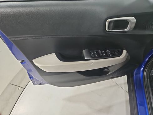 Certified 2025 Hyundai Venue SEL FWD image 12