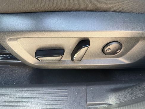 Used 2025 Nissan Rogue SV FWD image 22
