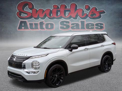 Used 2024 Mitsubishi Outlander SE image 3