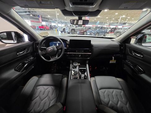 New 2026 Nissan Pathfinder Platinum image 19