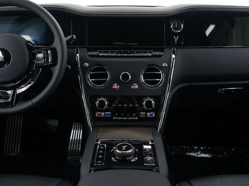 Used 2026 Rolls-Royce Cullinan AWD/4WD image 36