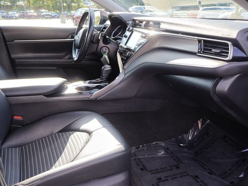 Used 2019 Toyota Camry SE FWD image 22
