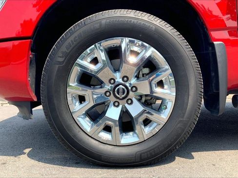 Used 2022 Nissan Titan SV w/ SV Convenience Package AWD/4WD image 9