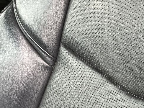 Used 2019 Cadillac Escalade ESV Premium Luxury image 35