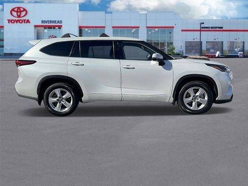 Certified 2022 Toyota Highlander L image 3