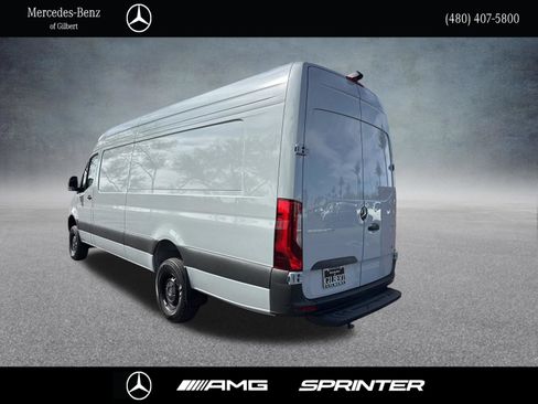 Used 2024 Mercedes-Benz Sprinter 2500 image 4