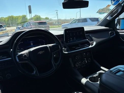 Used 2023 Chevrolet Suburban Premier image 22