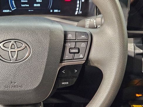 Used 2025 Toyota Camry LE FWD image 28