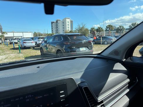 Used 2025 Kia Sportage LX image 35