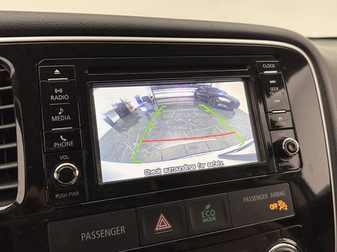 Used 2016 Mitsubishi Outlander SE image 15