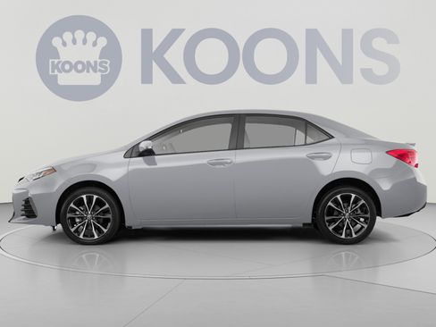 Used 2018 Toyota Corolla LE FWD image 2