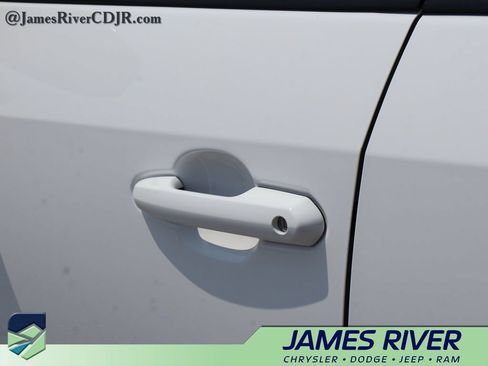 Used 2025 Toyota RAV4 XLE AWD/4WD image 18