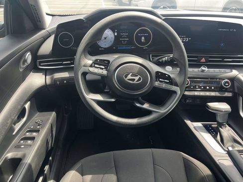 Used 2024 Hyundai Elantra SEL FWD image 9