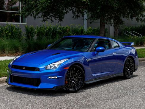 Used 2024 Nissan GT-R AWD/4WD image 32