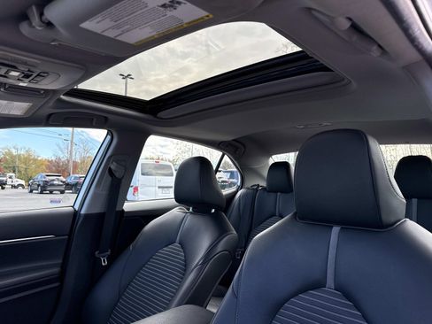 Used 2024 Toyota Camry SE image 9
