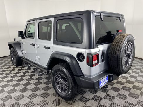 Used 2024 Jeep Wrangler Unlimited Sport AWD/4WD image 9