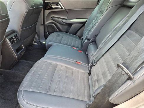 Used 2023 Mitsubishi Outlander SE Black Edition FWD image 18