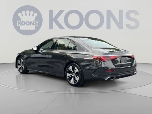 Used 2025 Mercedes-Benz E 350 4MATIC Sedan image 8