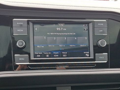 Certified 2023 Volkswagen Jetta SE w/ Panoramic Sunroof Package FWD image 22