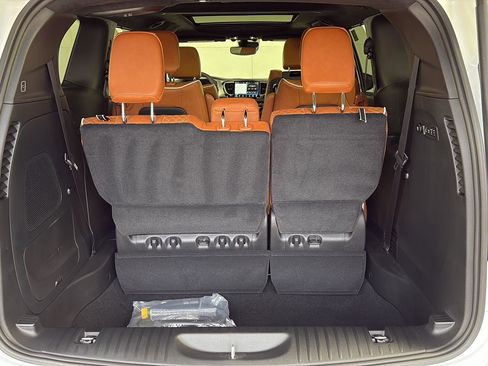New 2026 Chrysler Pacifica Pinnacle image 7