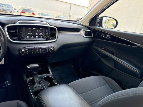 Used 2019 Kia Sorento L FWD image 27