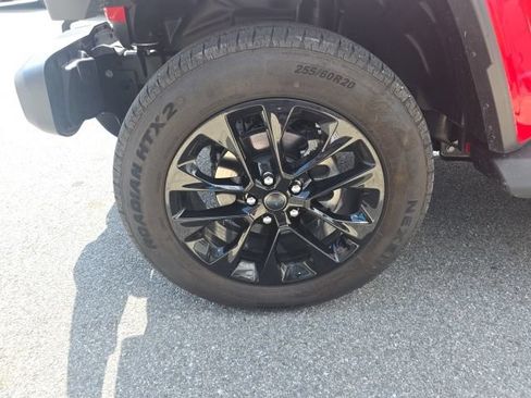 Certified 2025 Jeep Wrangler Unlimited Sahara AWD/4WD image 8