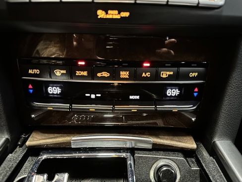 Used 2014 Mercedes-Benz E 250 BlueTEC 4MATIC Sedan image 20