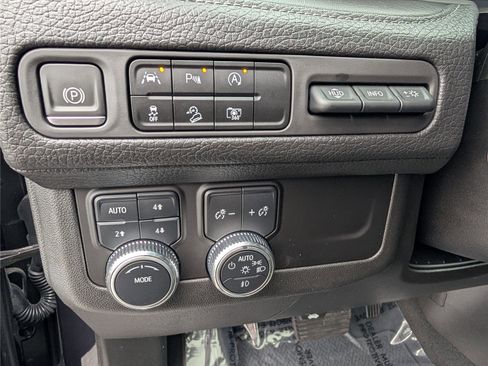 Used 2023 GMC Yukon XL Denali image 25