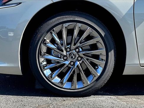 New 2025 Lexus ES 350 Ultra Luxury image 12