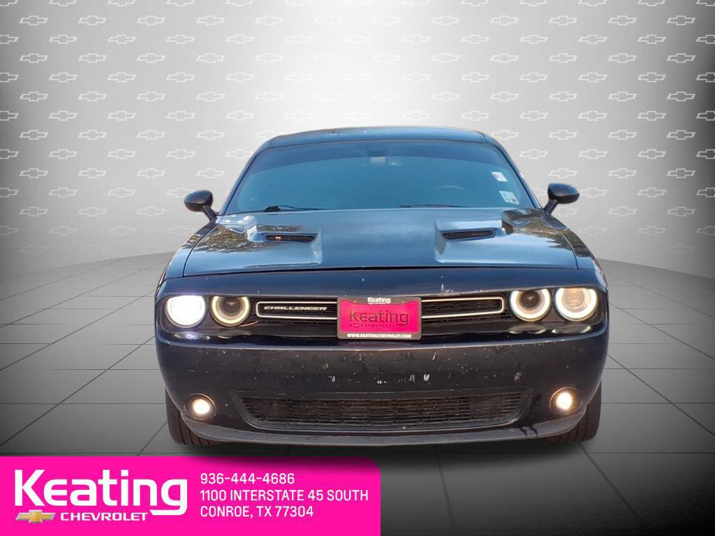 Used 2022 Dodge Challenger SXT w/ Driver Convenience Group RWD image 4