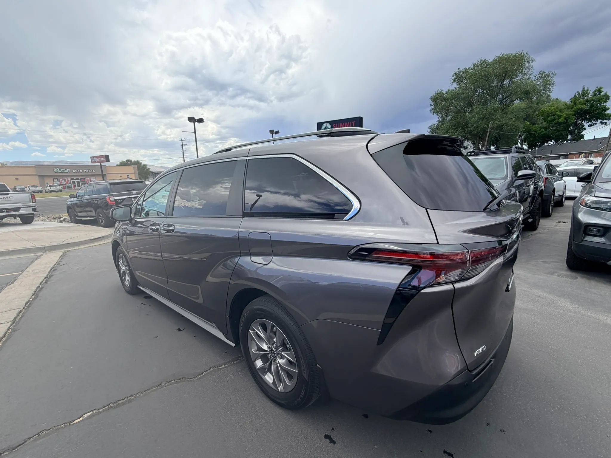 Used 2023 Toyota Sienna XLE AWD/4WD image 6
