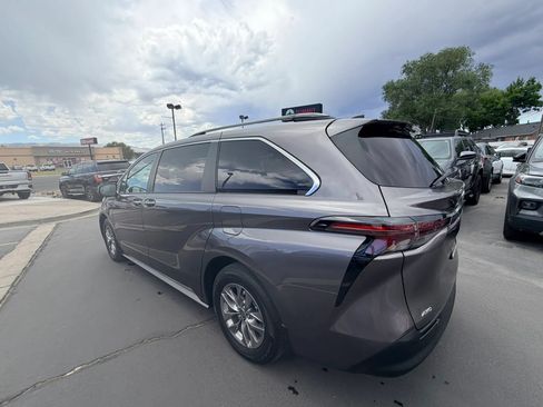 Used 2023 Toyota Sienna XLE AWD/4WD image 6