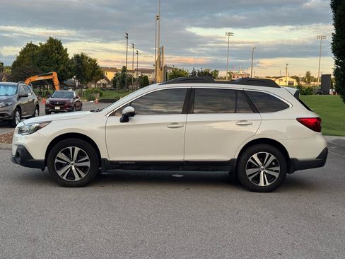 Used 2018 Subaru Outback 2.5i Limited AWD/4WD image 9