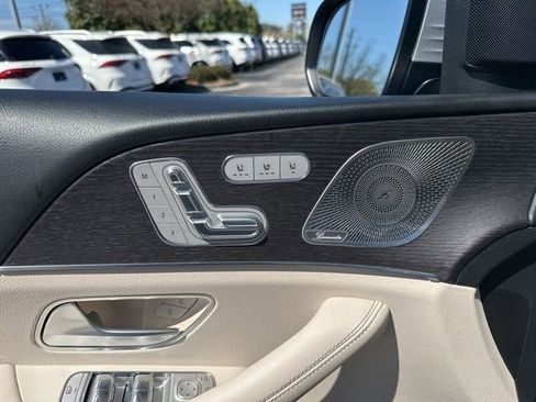 Used 2022 Mercedes-Benz GLS 450 4MATIC image 19