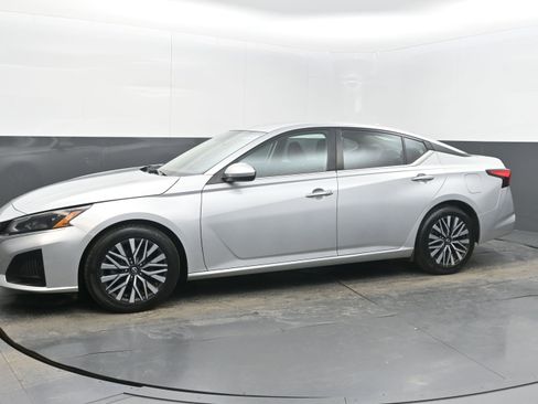 Used 2023 Nissan Altima 2.5 SV image 5