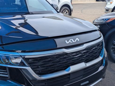 Used 2023 Kia Seltos SX w/ SX Sunroof Package image 3