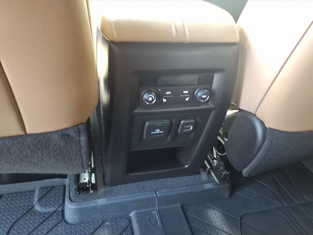 Used 2023 Chevrolet Traverse Premier FWD image 27