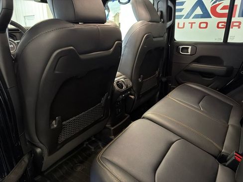 Used 2024 Jeep Wrangler Unlimited Sahara w/ Technology Group AWD/4WD image 31