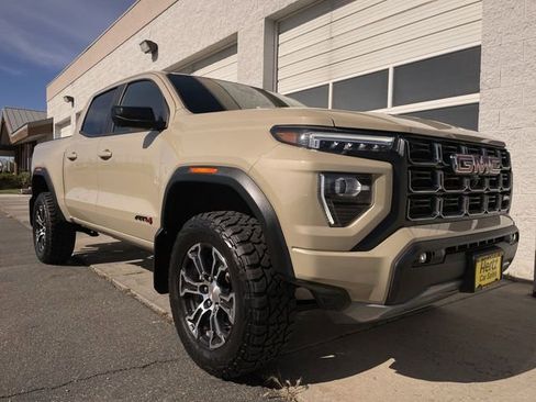 Used 2024 GMC Canyon AT4 w/ AT4 Premium Package AWD/4WD image 10