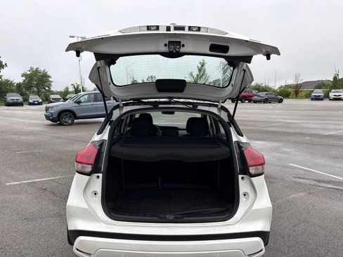 Used 2024 Nissan Kicks SV w/ Interior Electronics Package FWD image 11