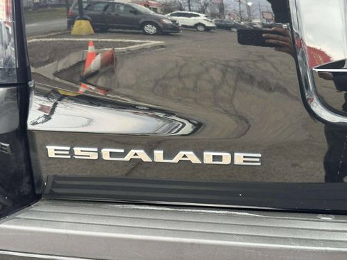 Used 2016 Cadillac Escalade ESV Luxury image 40