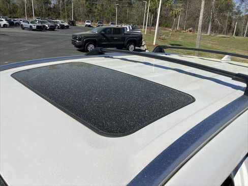 Certified 2025 Toyota Highlander Limited AWD/4WD image 10