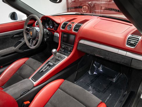 Used 2016 Porsche Boxster Spyder RWD image 14