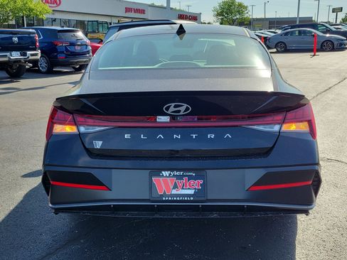 New 2026 Hyundai Elantra SEL Sport FWD image 4