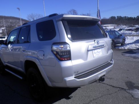 Used 2017 Toyota 4Runner SR5 image 4
