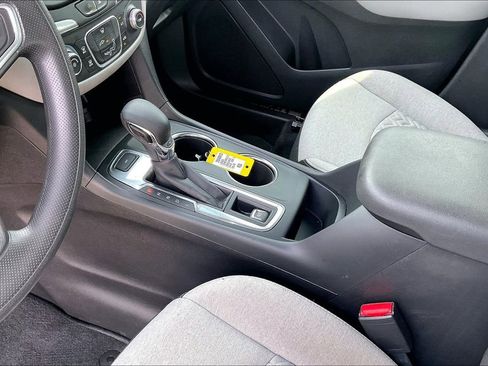 Used 2023 Chevrolet Equinox LS AWD/4WD image 18