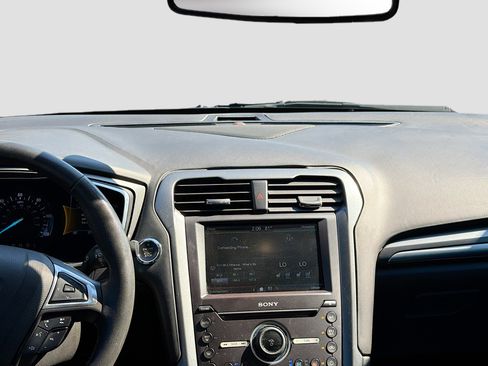 Used 2016 Ford Fusion Titanium image 18