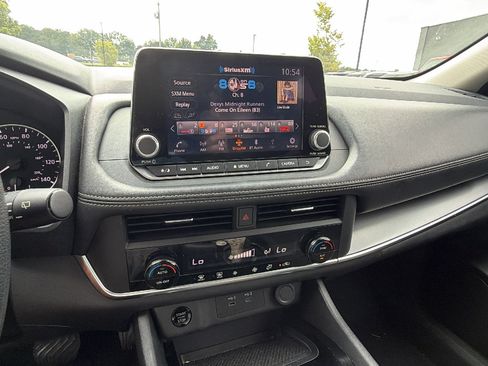 Used 2024 Nissan Rogue SV AWD/4WD image 32
