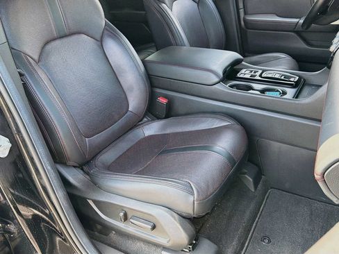 Used 2025 Honda Pilot Black Edition image 17
