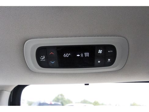 Used 2023 Chrysler Pacifica Touring-L FWD image 15